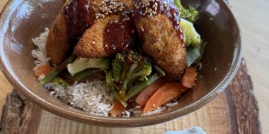 Kip Nuggets met gestoomde rijst en groenten - recept